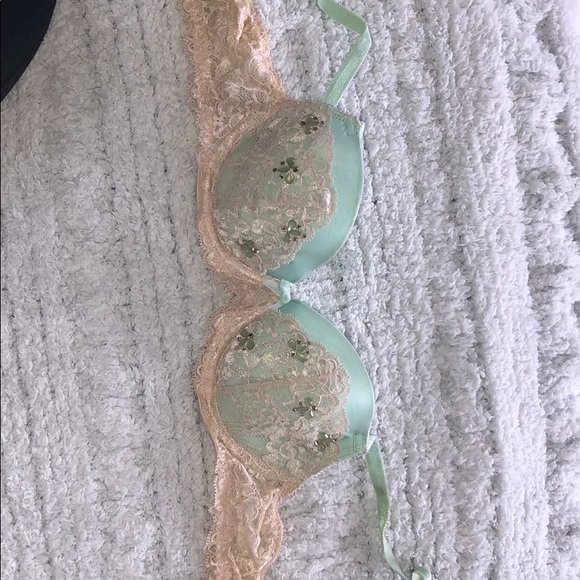 Victoria’s Secret Bra - Picture 1 of 7